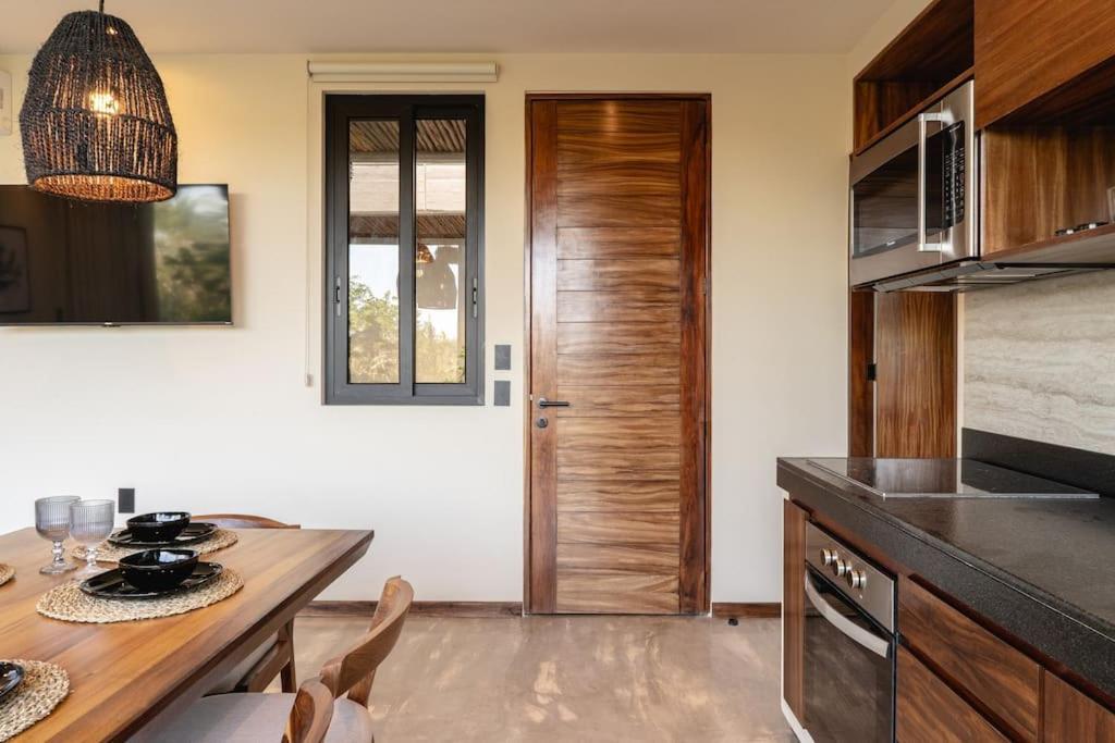 New 2 Bed And Bath - - Views To The Jungle