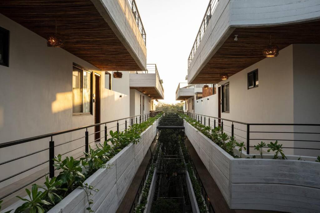 New 2 Bed And Bath - - Views To The Jungle