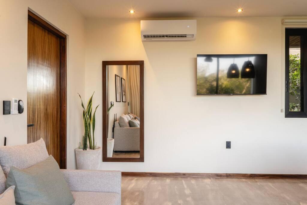 New 2 Bed And Bath - - Views To The Jungle *